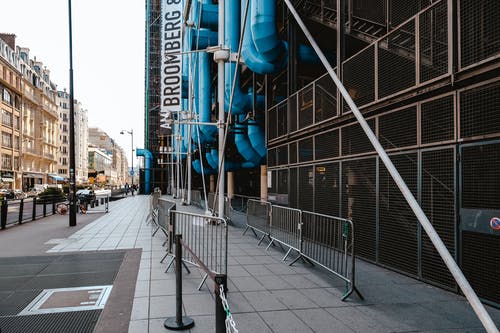 Where Can You Utilize Graphic Installation for Maximum Impact?