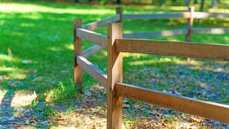How to Choose Quality Materials for a Durable Split Rail Fence